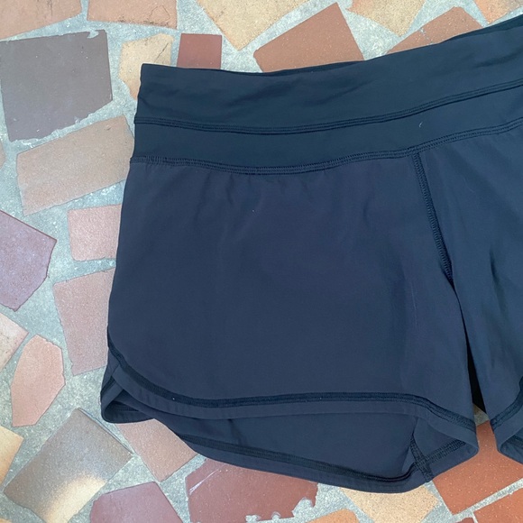 Lululemon Women’s Groovy Run Shorts - Picture 4 of 13